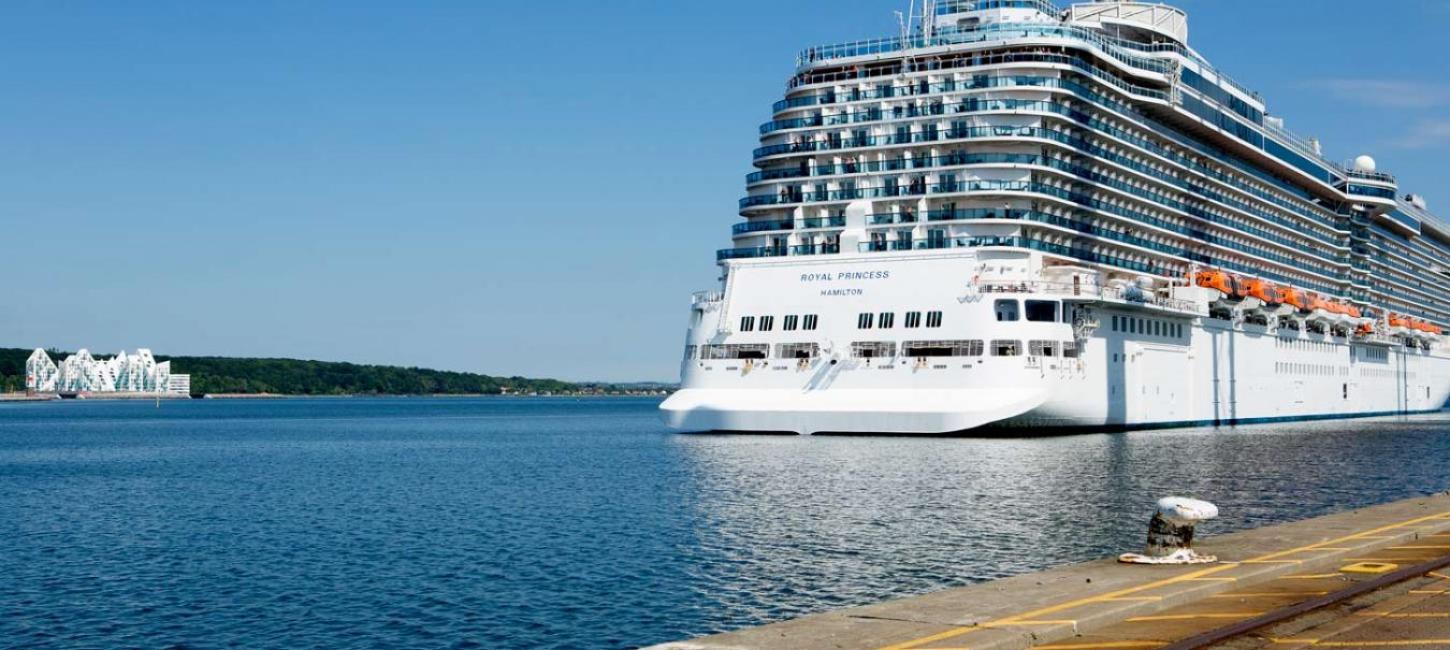 Cruise Royal Princess anløber Aarhus Havn