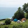 Blushøj Camping på Djursland med udsigt til havet