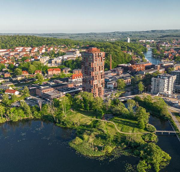 Udsigt over Silkeborg, søer, skov og Papirtårnet