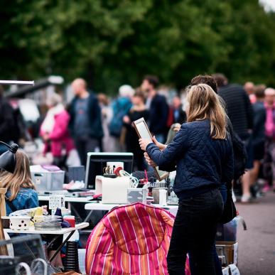 Shopping på loppemarked i Aarhus