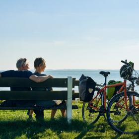 Par på cykeltur på Djursland