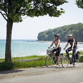 Par på cykeltur på Strandvejen i Aarhus