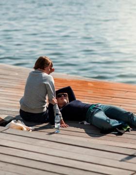 Kærestepar ved Navitas på havnen i Aarhus