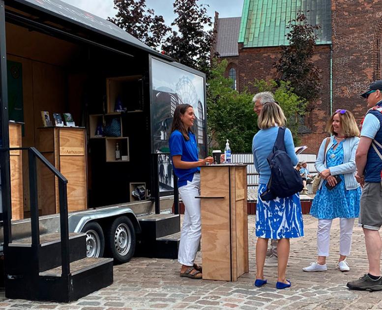 Velkomstteam på Store Torv i Aarhus