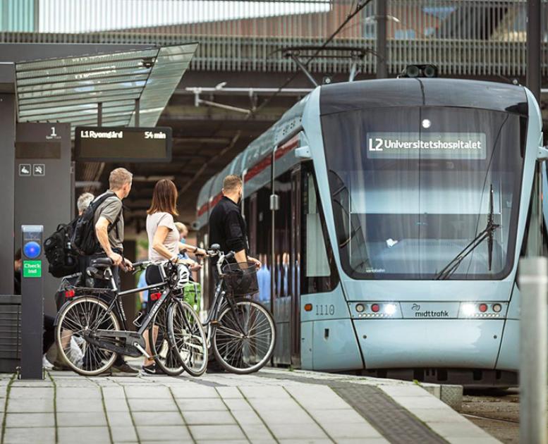 Par med cykel skal med Letbanen i Aarhus